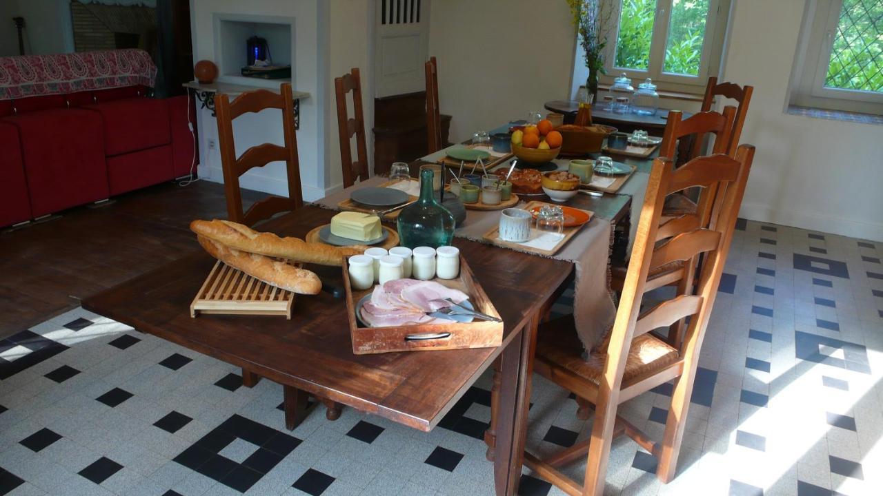 ホテル Au Bois De La Grave Luzech エクステリア 写真